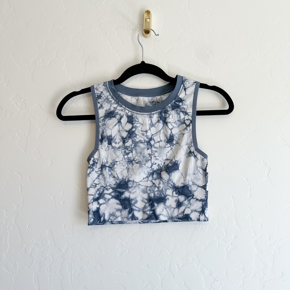 Colsie | Ice Tie-Dye Cropped Athletic Tank Top in Blue & White